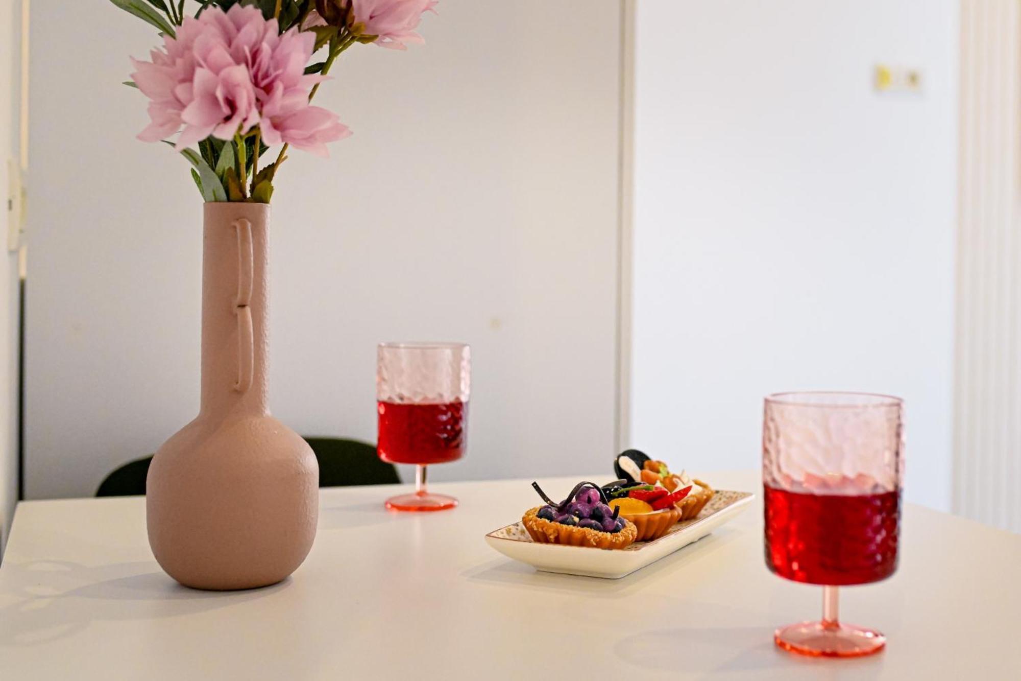Urban Elegance - Stylish Central Accommodation Boekarest Kamer foto
