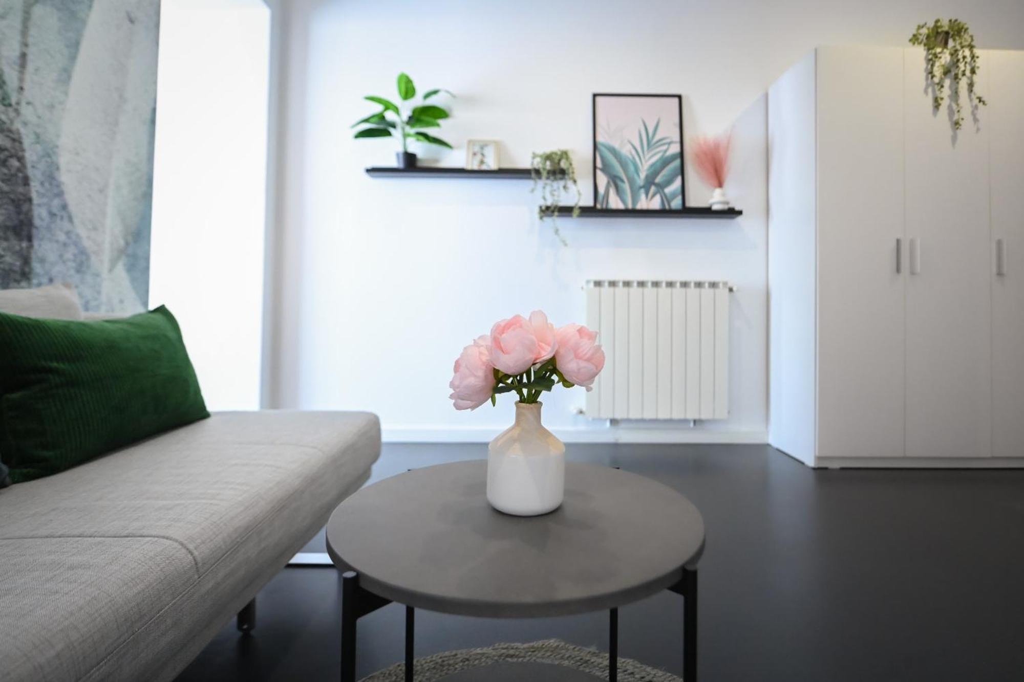 Urban Elegance - Stylish Central Accommodation Boekarest Kamer foto