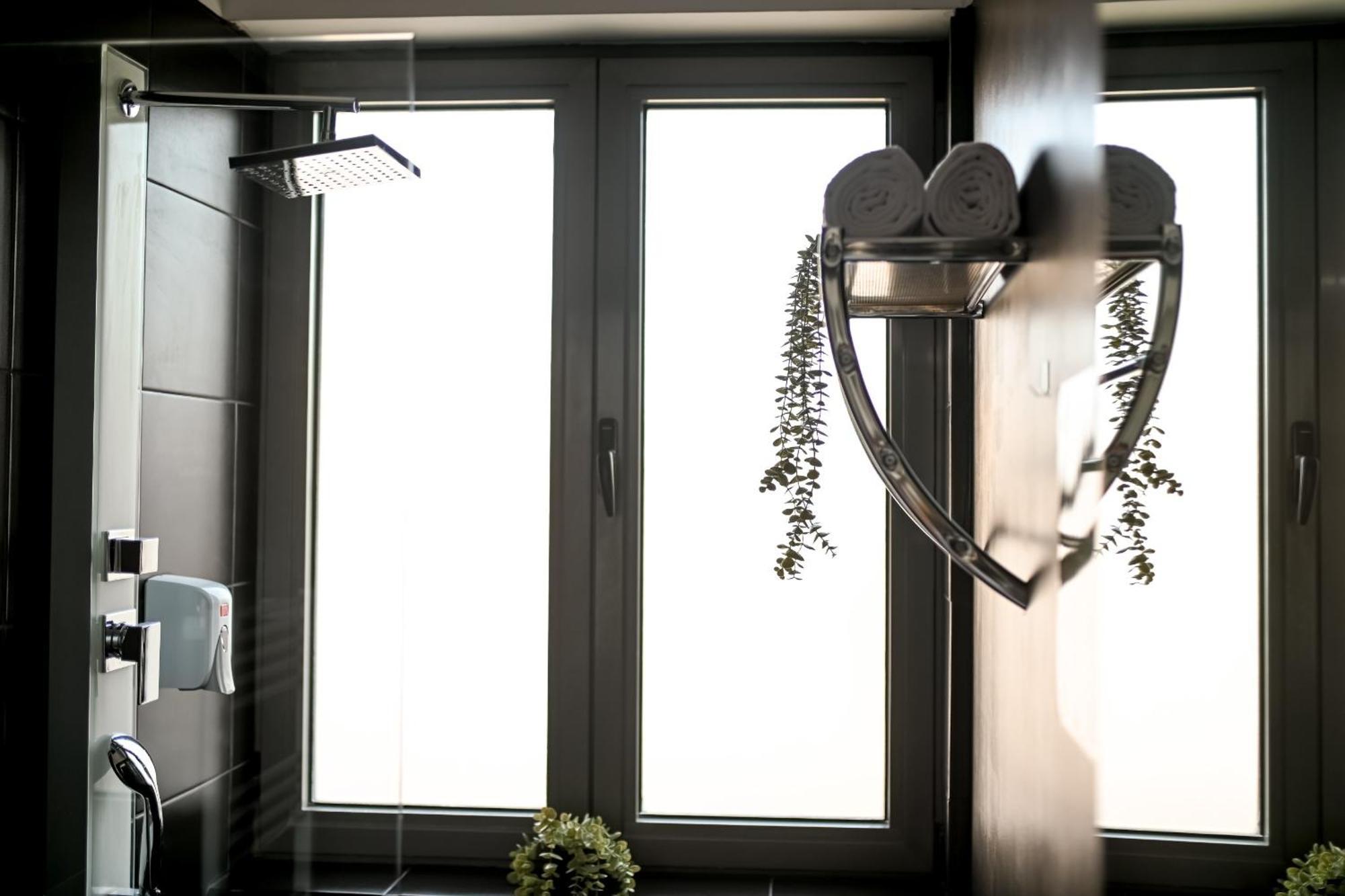 Urban Elegance - Stylish Central Accommodation Boekarest Kamer foto